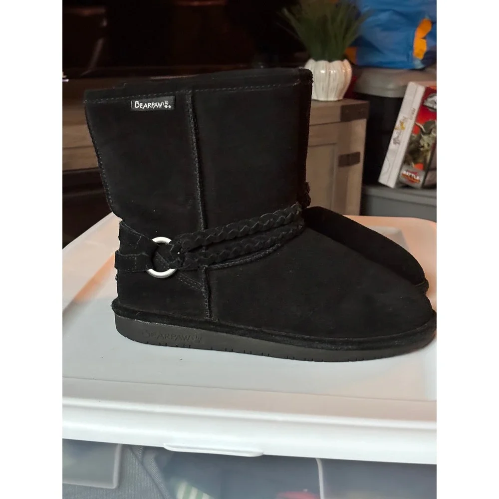 Bearpaw Youth Emma Black Suede Braided Strap O-Ring Winter Boots Size 5 Kids